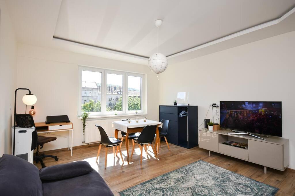 Renovated Stylish Flat At The Castle&Metro Apartment Budapesta Exterior foto